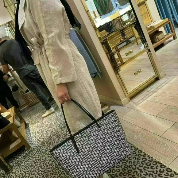 NWT Tory Burch 153170 Gemini Link Tote Black Coated Canvas Shoulder Bag - Picture 4 of 12